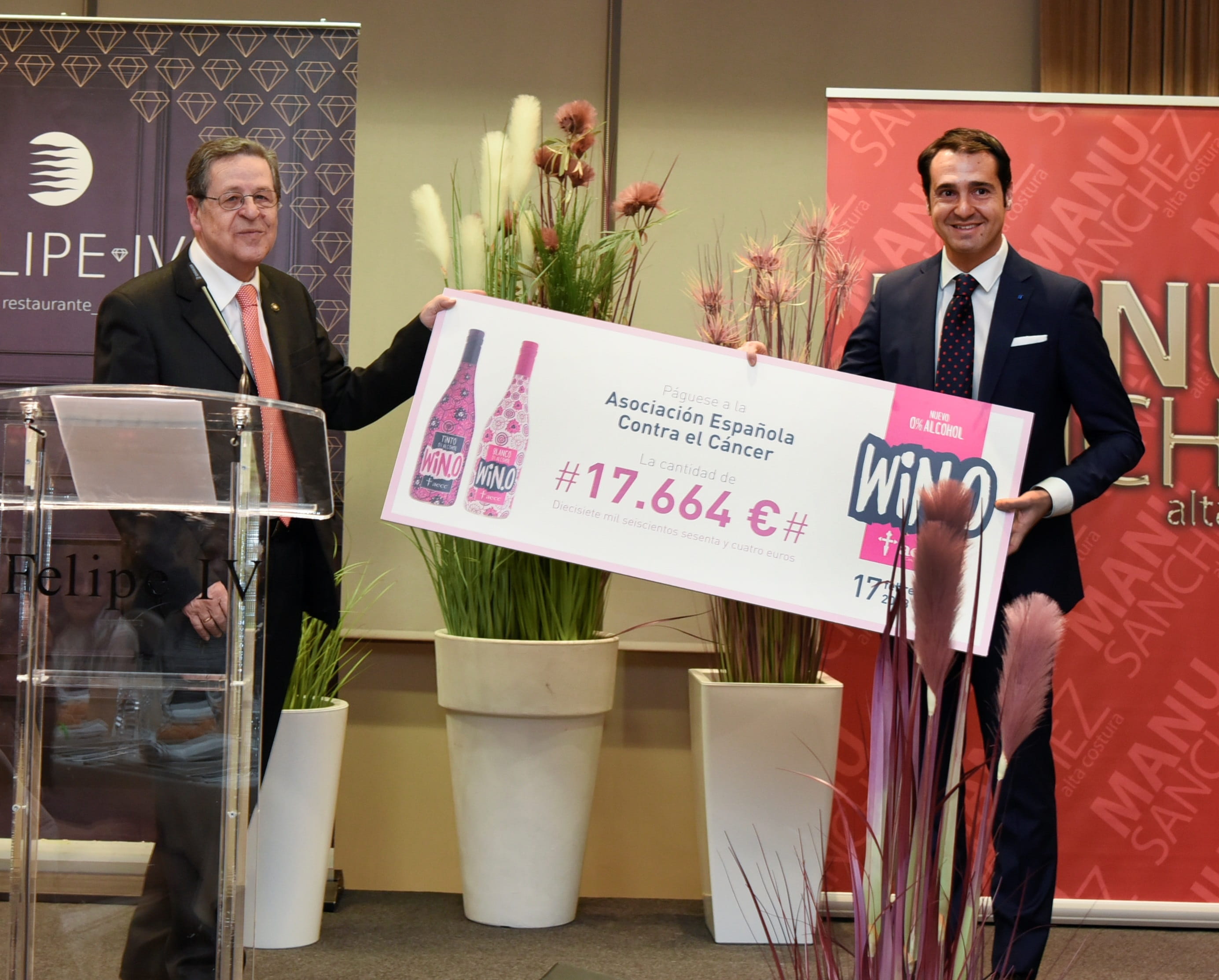 WIN, the alcohol-free wine, presents the AECC with €17,664 from the campaign ‘WIN Against Cancer’