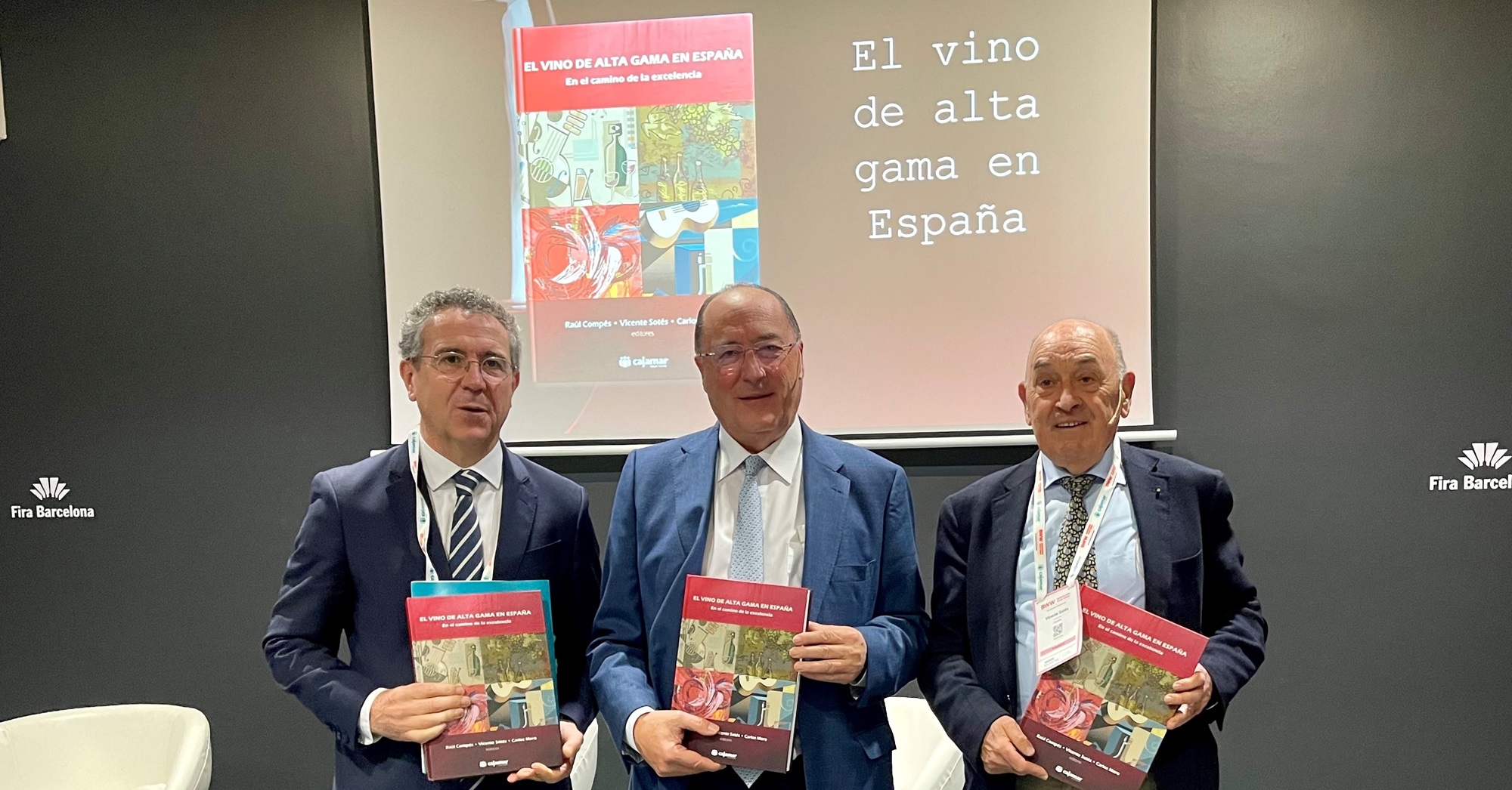 Carlos Moro presenta el libro del que es coautor sobre vinos de alta gama durante la Barcelona Wine Week