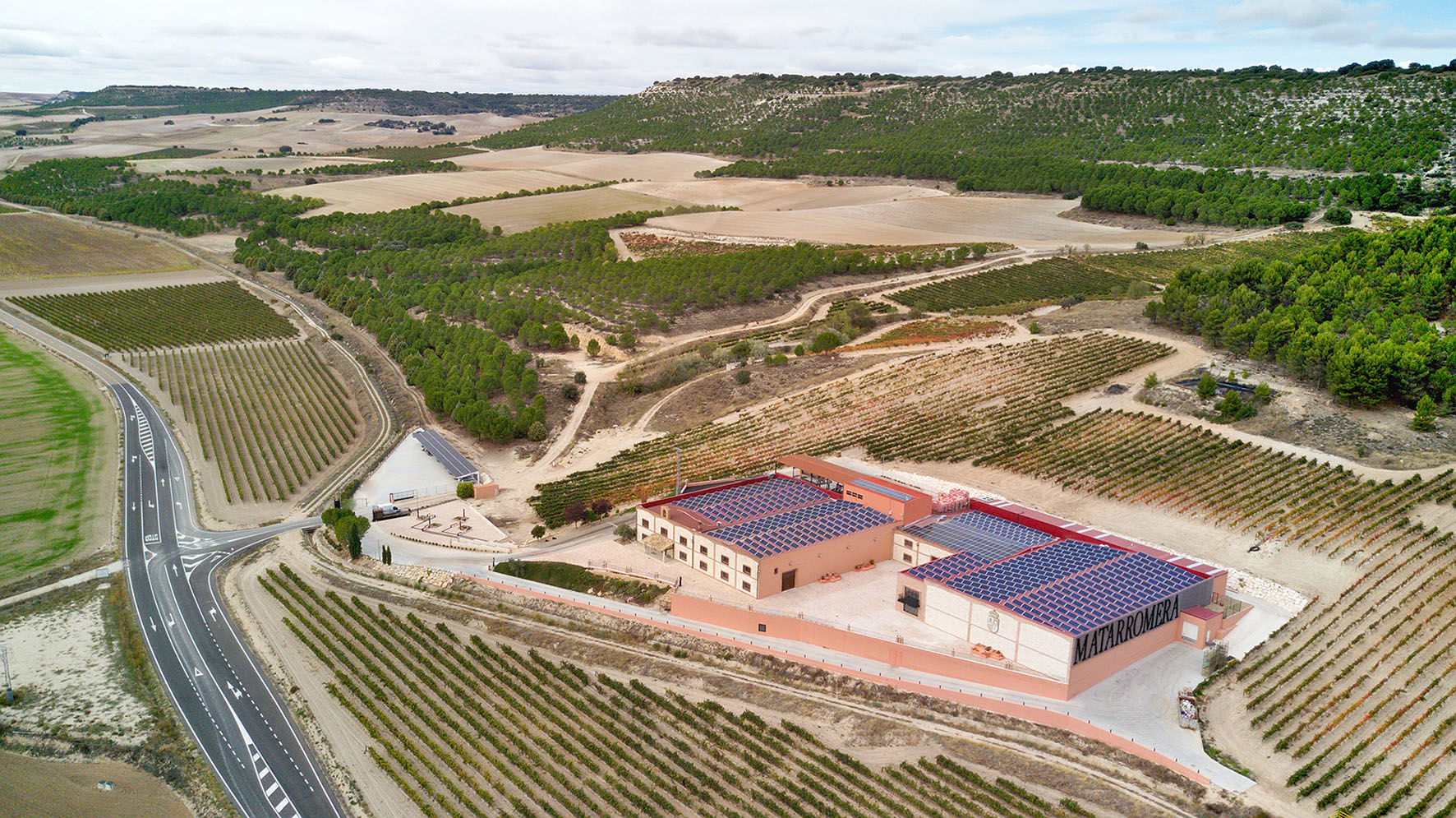 Bodega Matarromera lidera la revolución de la robótica para producir sus vinos con CERO huella de carbono